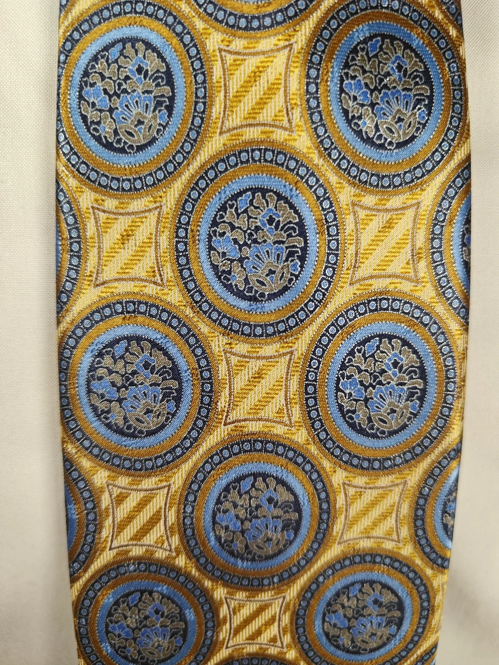Ermenegildo Zegna Gold Yellow Blue Medallion 100% Silk Tie Made in Italy